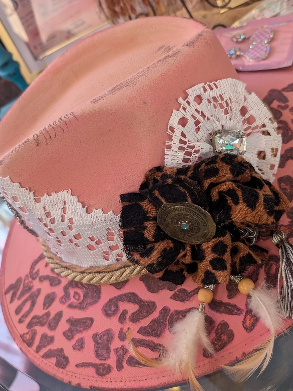 Stylish Pink Leopard-Accent Women’s Decorative Hat